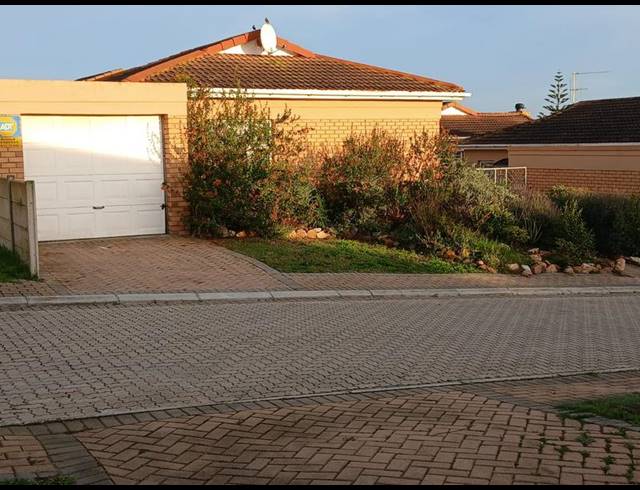 2 BEDROOM PROPERTY TO RENT IN HEIDERAND